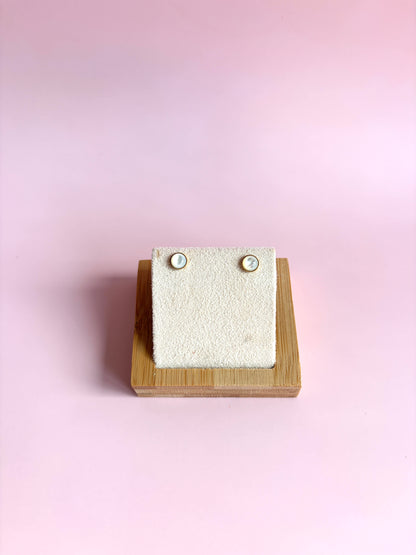 Boucles d'oreilles puce en nacre